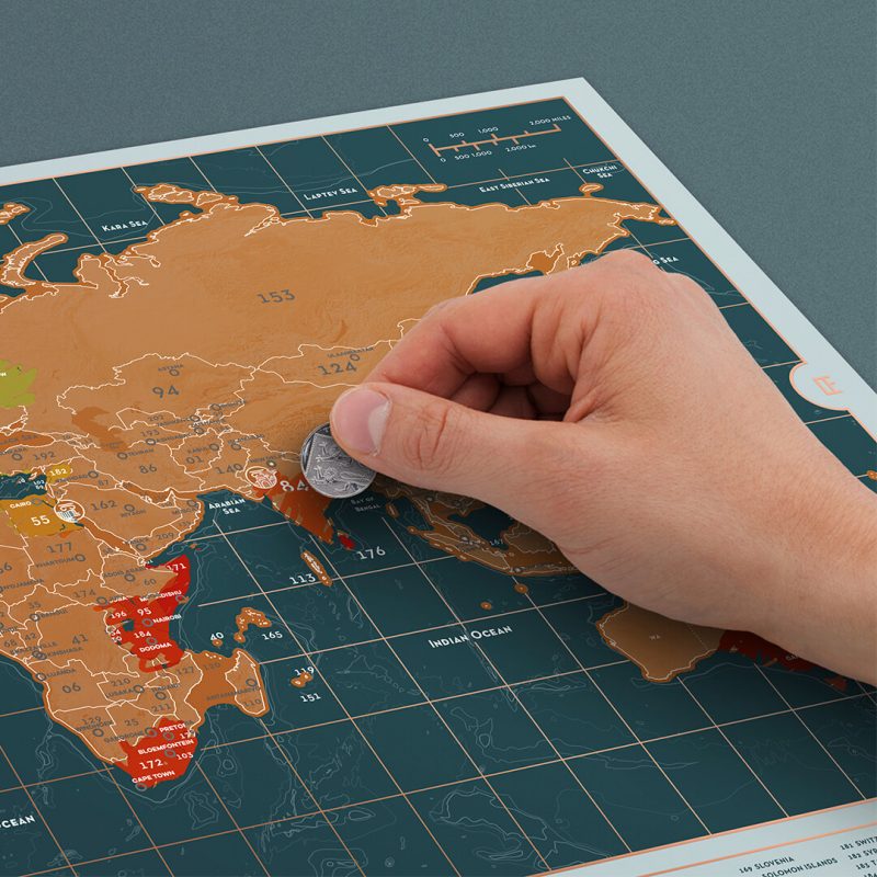 Scratch Map Deluxe Det originale sorte verdenskort fra Luckies of London